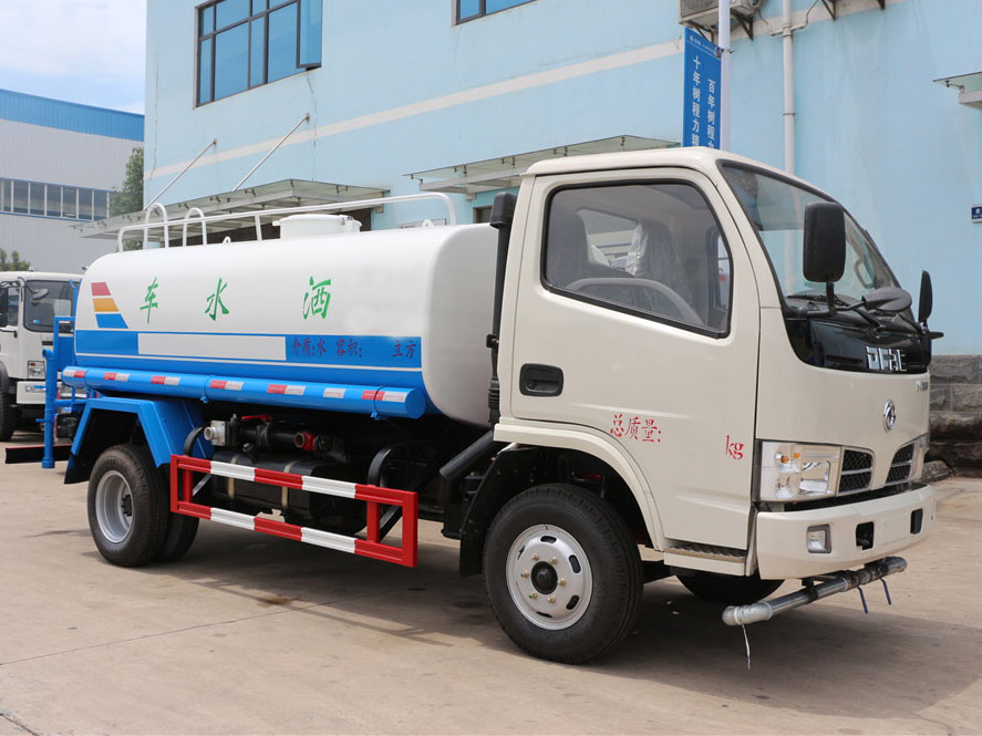 东风多利卡（5方）CLW5070GSSD5型洒水车