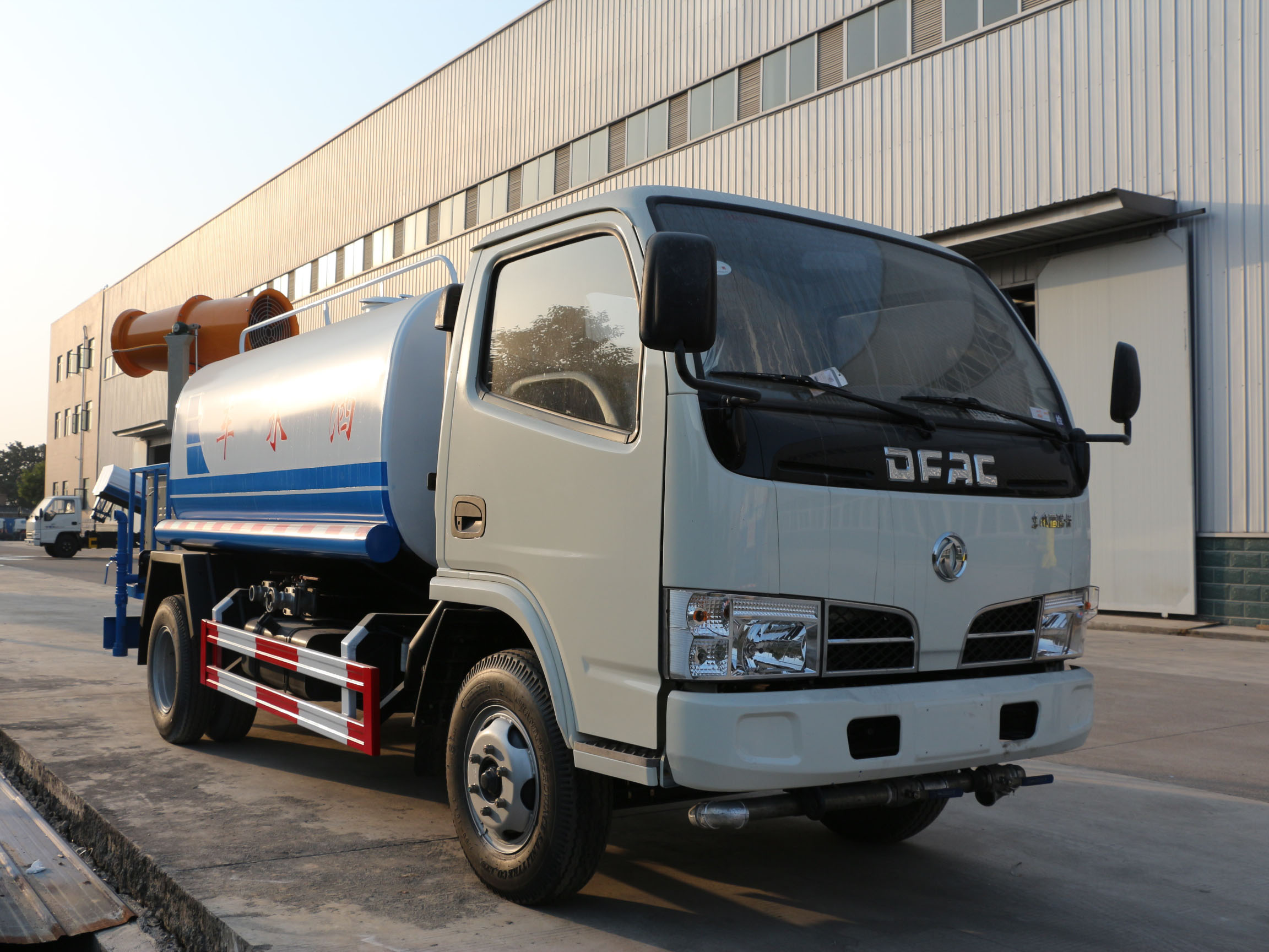 东风多利卡（3方）CLW5071GPSE5型绿化喷洒车