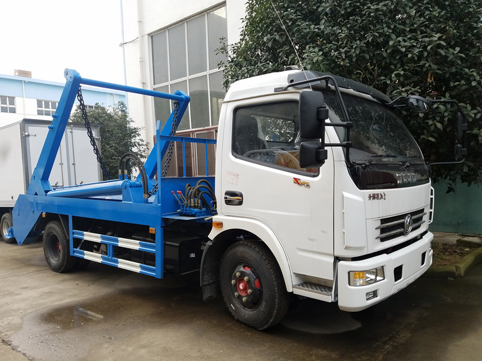 东风大多利卡8方摆臂垃圾车