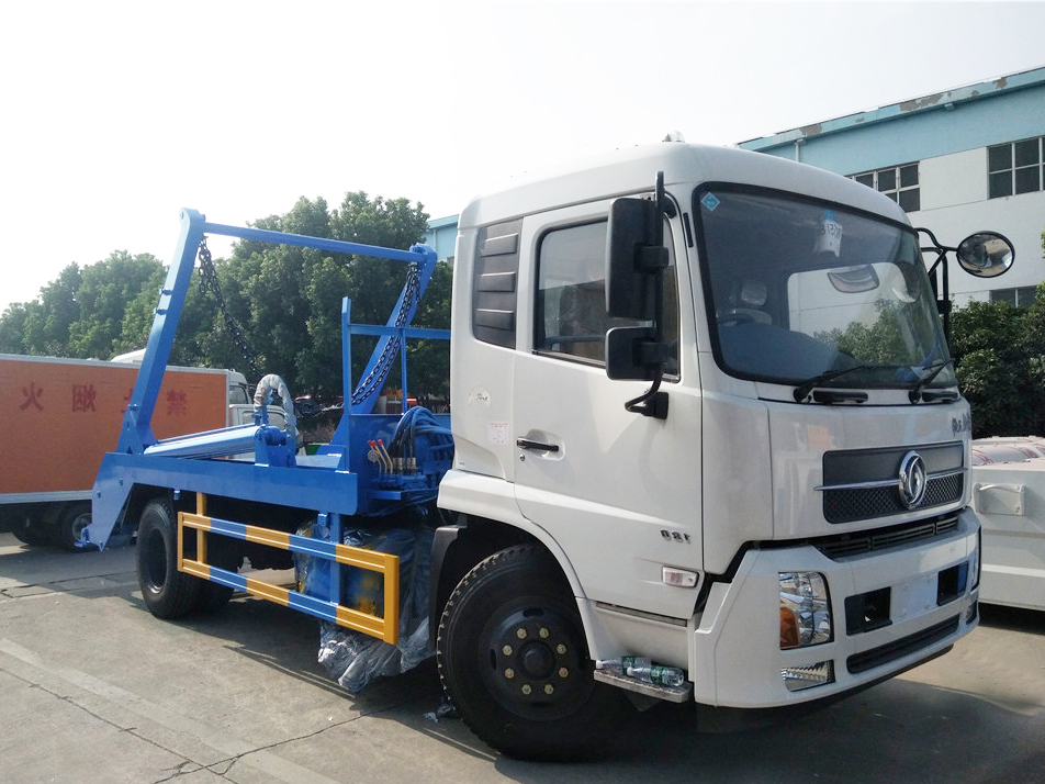 东风天锦(12方)摆臂垃圾车