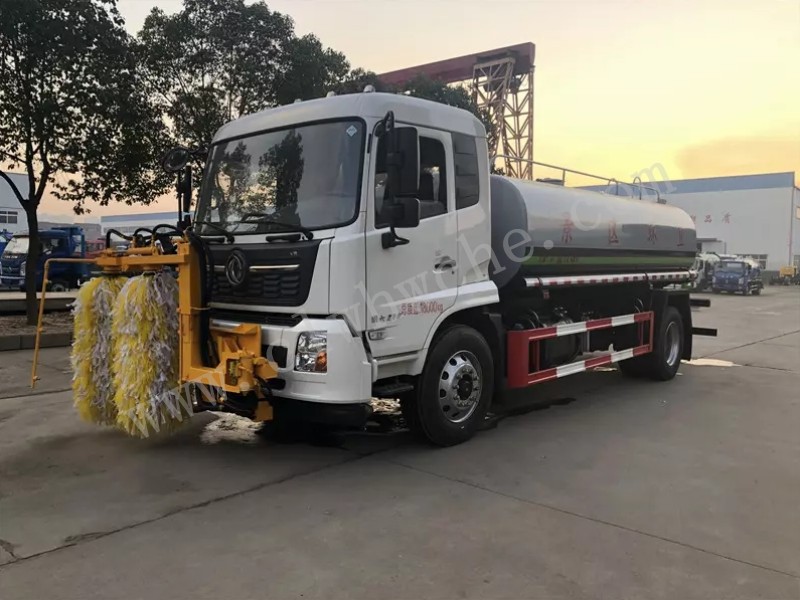 东风天锦护栏清洗车厂家 10方前置护栏清洗车价格