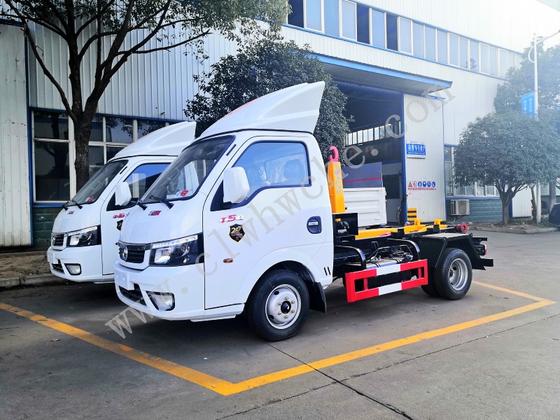 东风途逸3-4方勾臂垃圾车价格 蓝牌后双轮勾臂垃圾车报价 国六勾臂垃圾车厂家