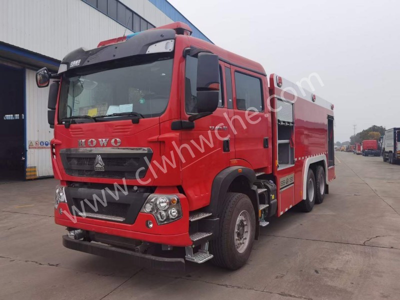 重汽豪沃12吨水罐消防车