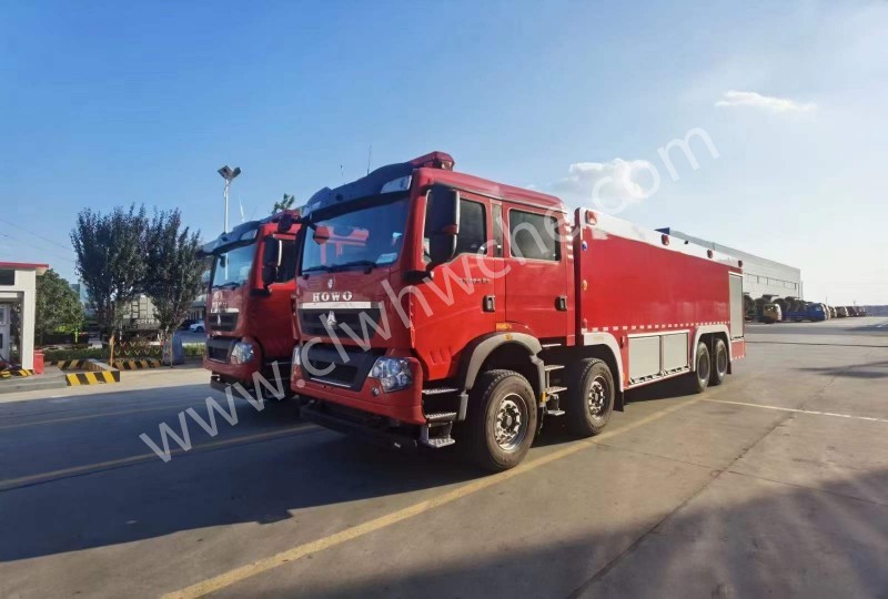 重汽豪沃25吨水罐消防车