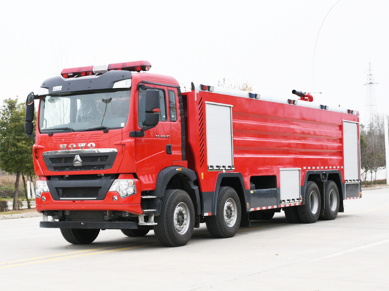 重汽豪沃25吨水罐消防车