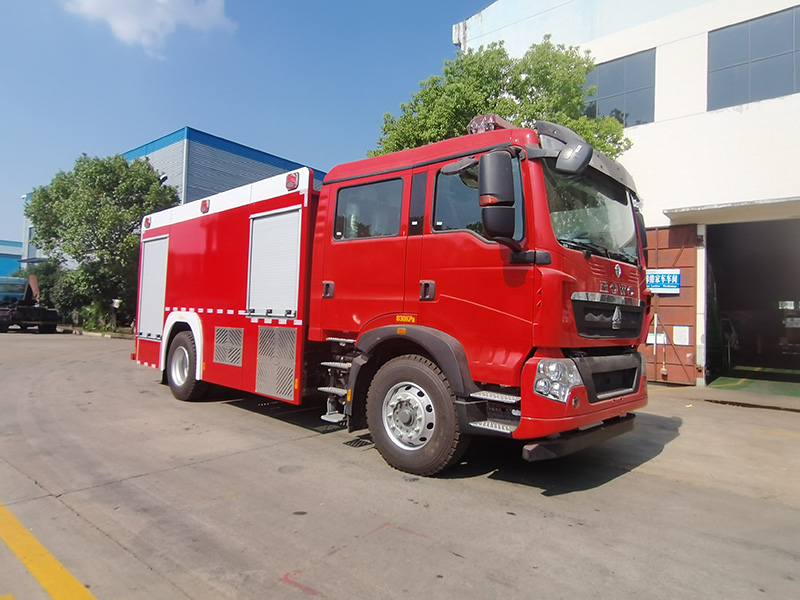 重汽豪沃（国六）8吨水罐消防车