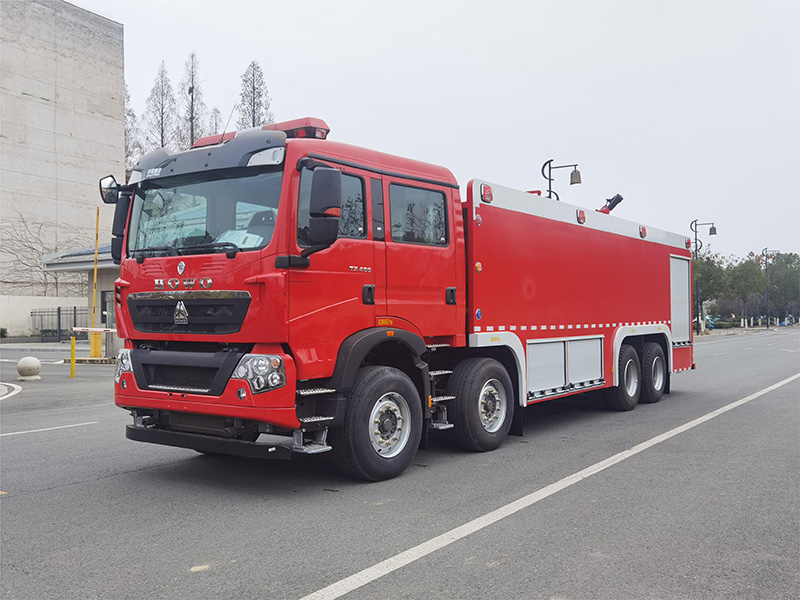 重汽豪沃24吨泡沫消防车