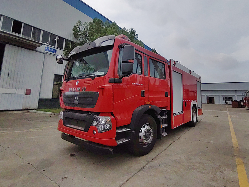 汕德卡牌 国六8吨单桥泡沫消防车