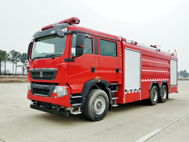 重汽豪沃双排泡沫干粉联用消防车