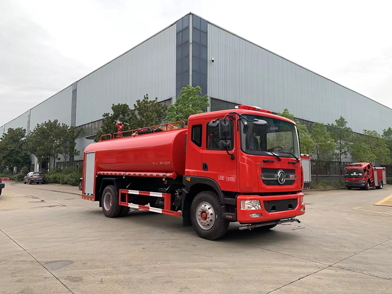 东风大多利卡（D9）单排绿化消防洒水车