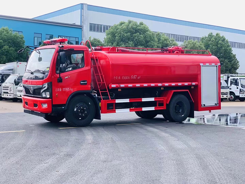 东风大多利卡D7单排绿化消防喷洒车