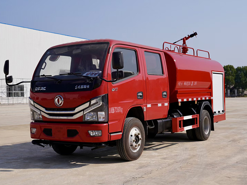东风小多利卡双排消防洒水车